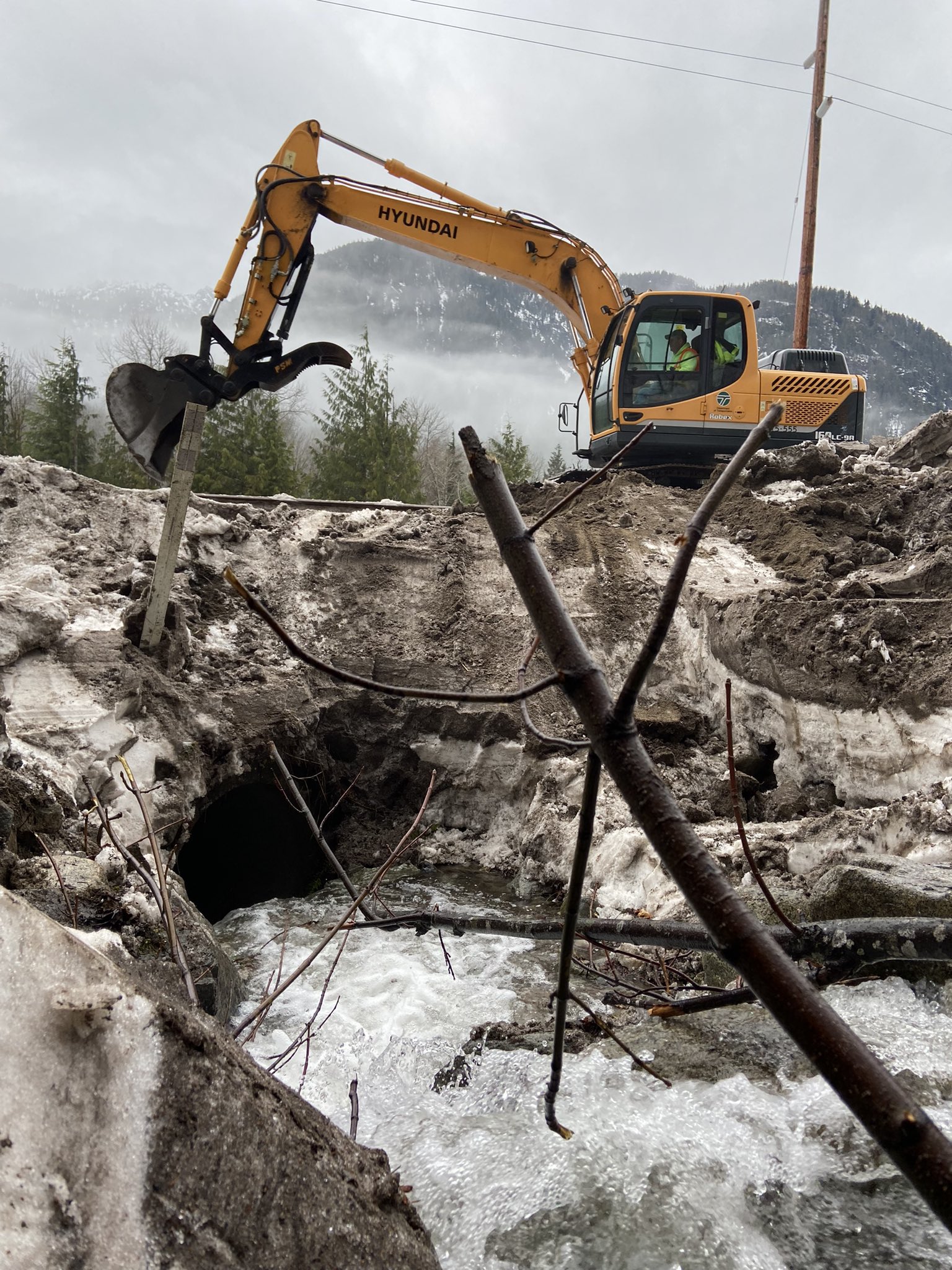 WSDOT Traffic on Twitter "12/25 315PM UPDATE Crews have finished up