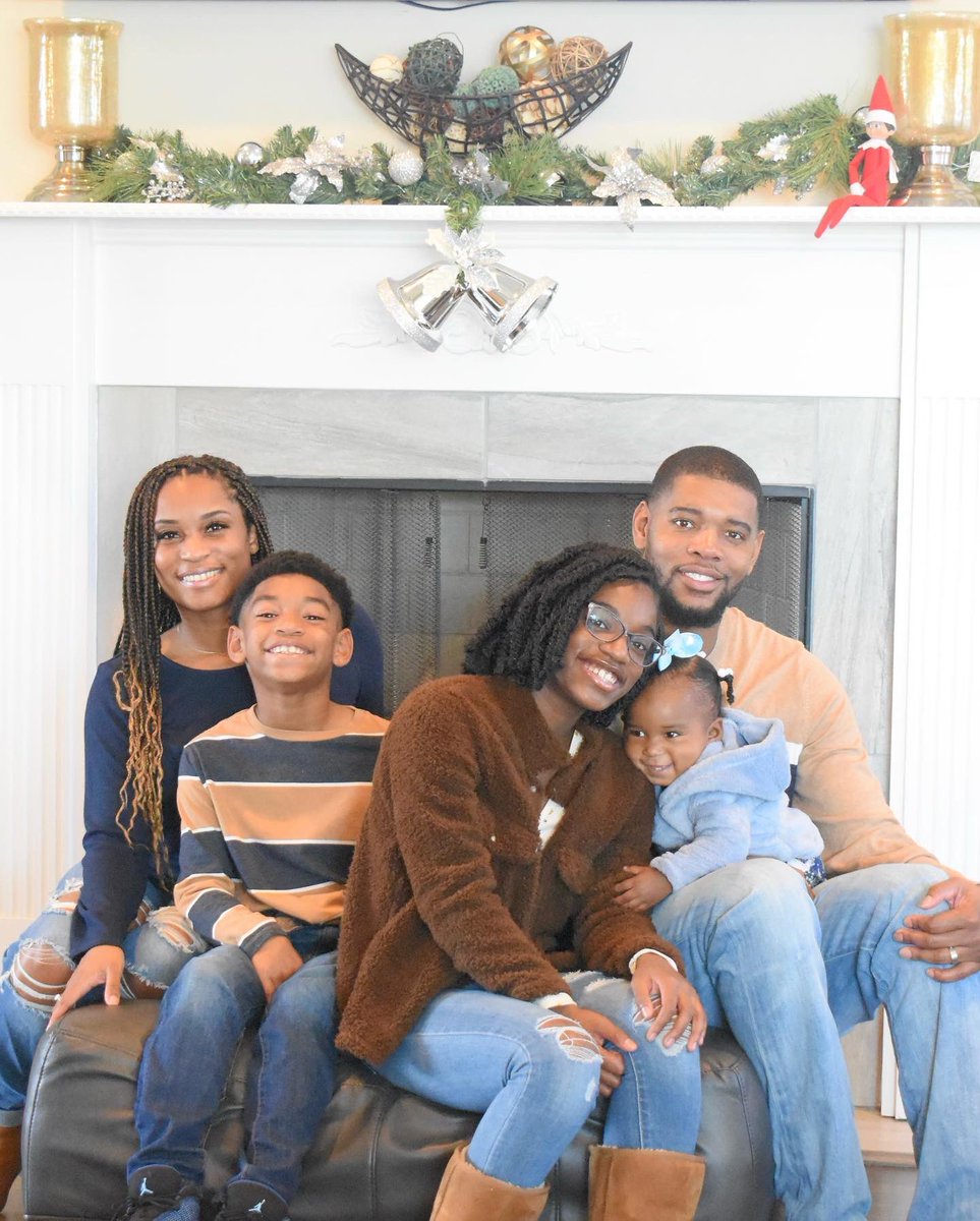 Jroc501's tweet photo. Happy Holidays from The Marks https://t.co/yAKnbhk4LT