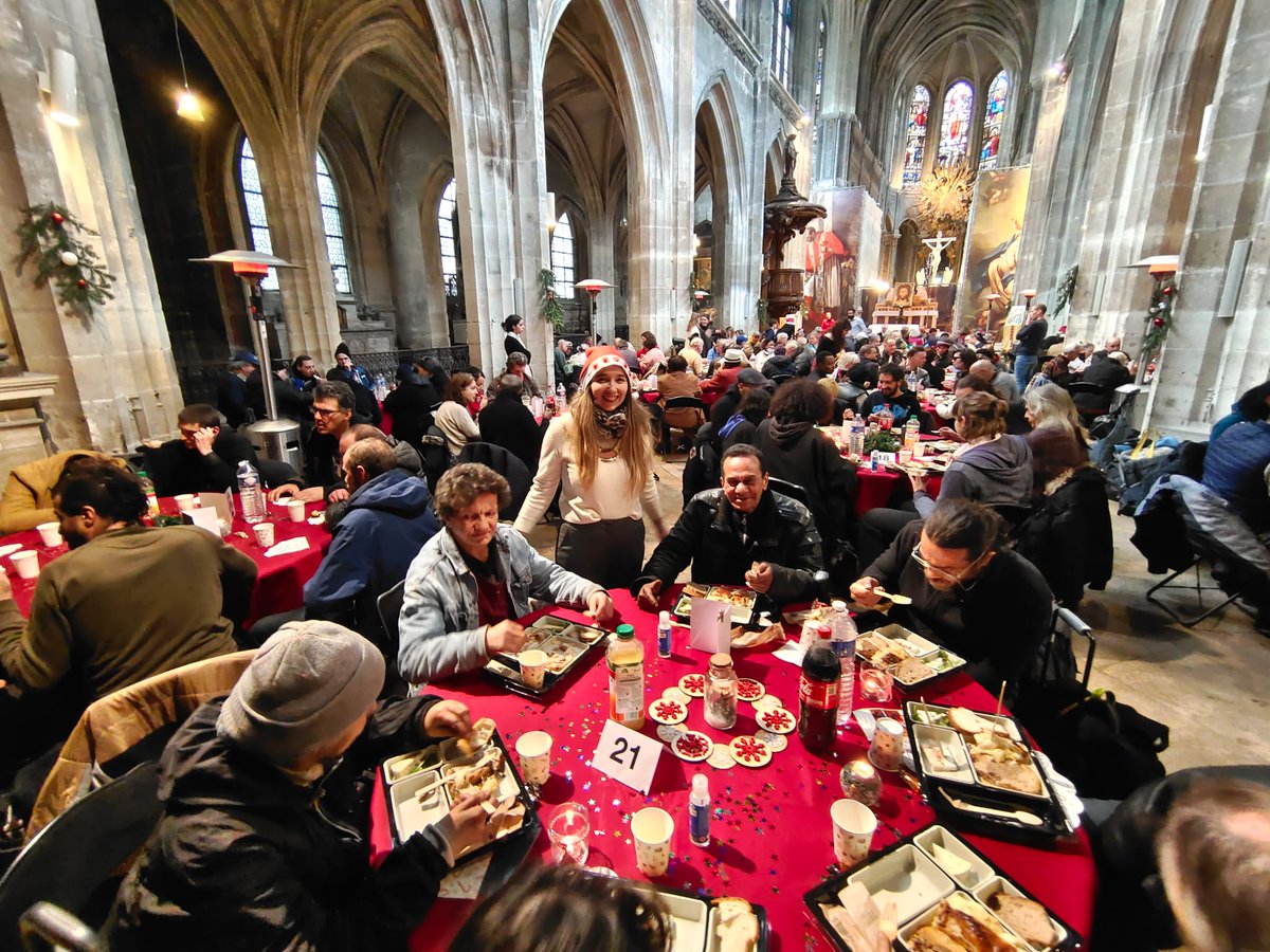 JeunesPaix's tweet photo. Repas de Noël de Sant'Egidio à Saint-Merry 🌈🕊
@santegidionews @SantEgidioFr
@MerryParoisse @dioceseparis #Paris #Paix #santegidio #noelpourtous https://t.co/HozhI00XFP