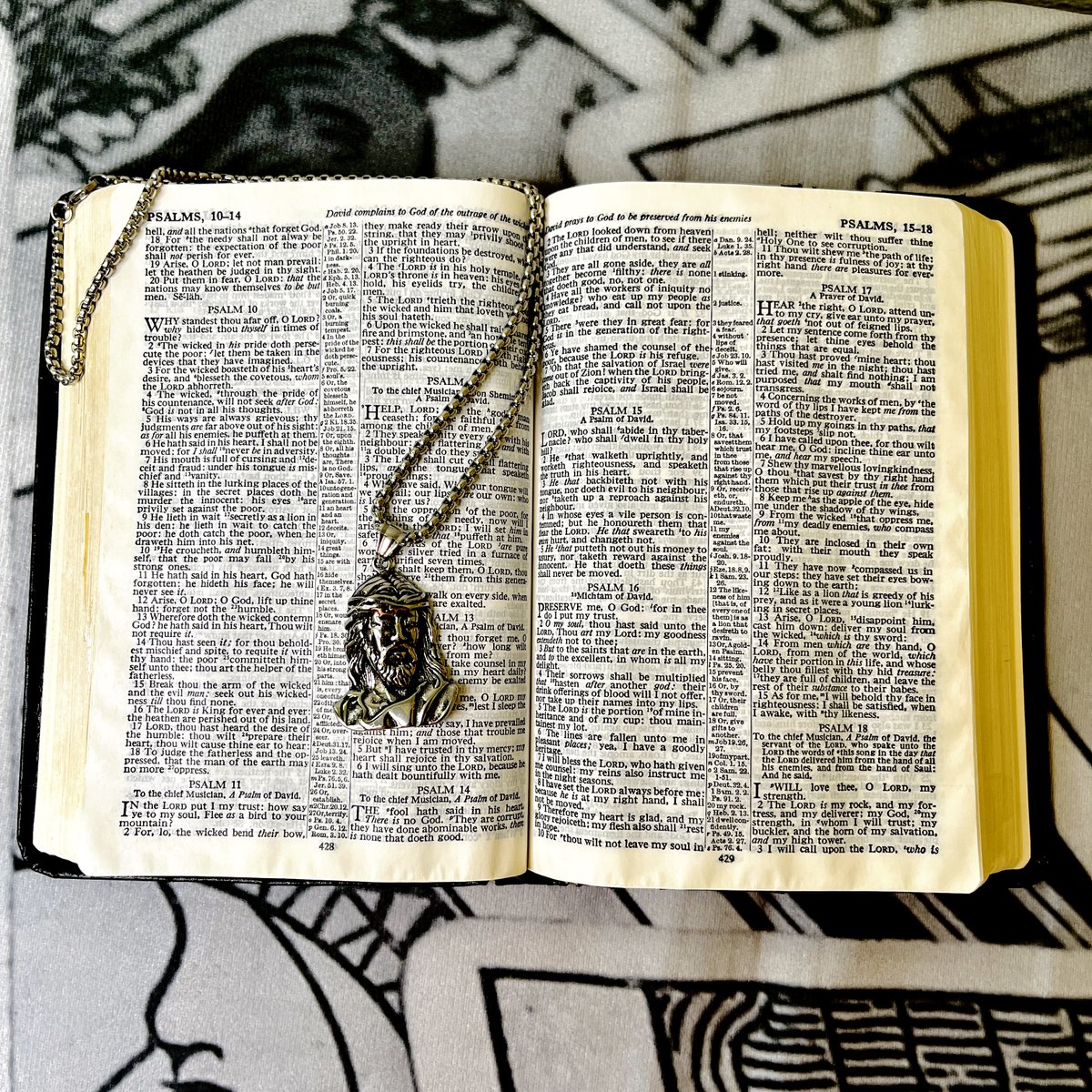WeeklyTarot's tweet photo. "I know the LORD is always with me. I will not be shaken, for he is right beside me" Psalms 16:8 NLT

🙌🏻 RT to Claim! 💖
Christ Necklace: https://t.co/BbsyEZkUo0 https://t.co/iaDnGnlPSL