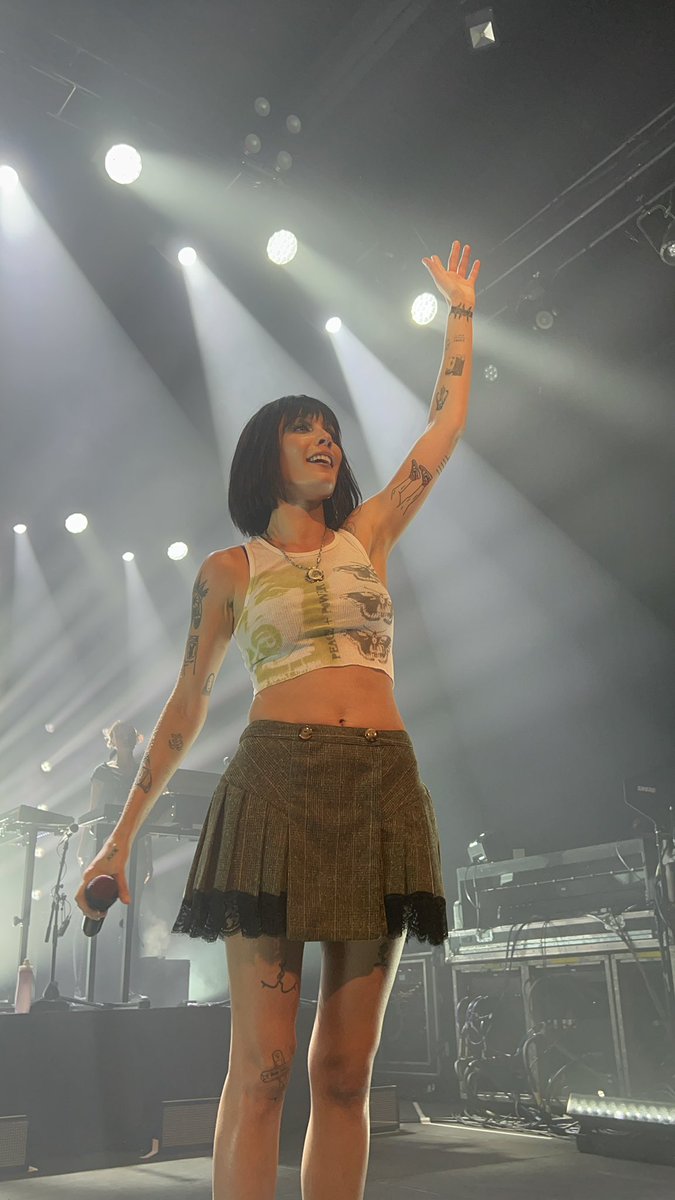 haIseylq's tweet photo. Halsey performing at the SiriusXM: Small Stage Series! #SmallStageSeries #SiriusXM
πΈ: @Demis3am https://t.co/4WUoeac39d