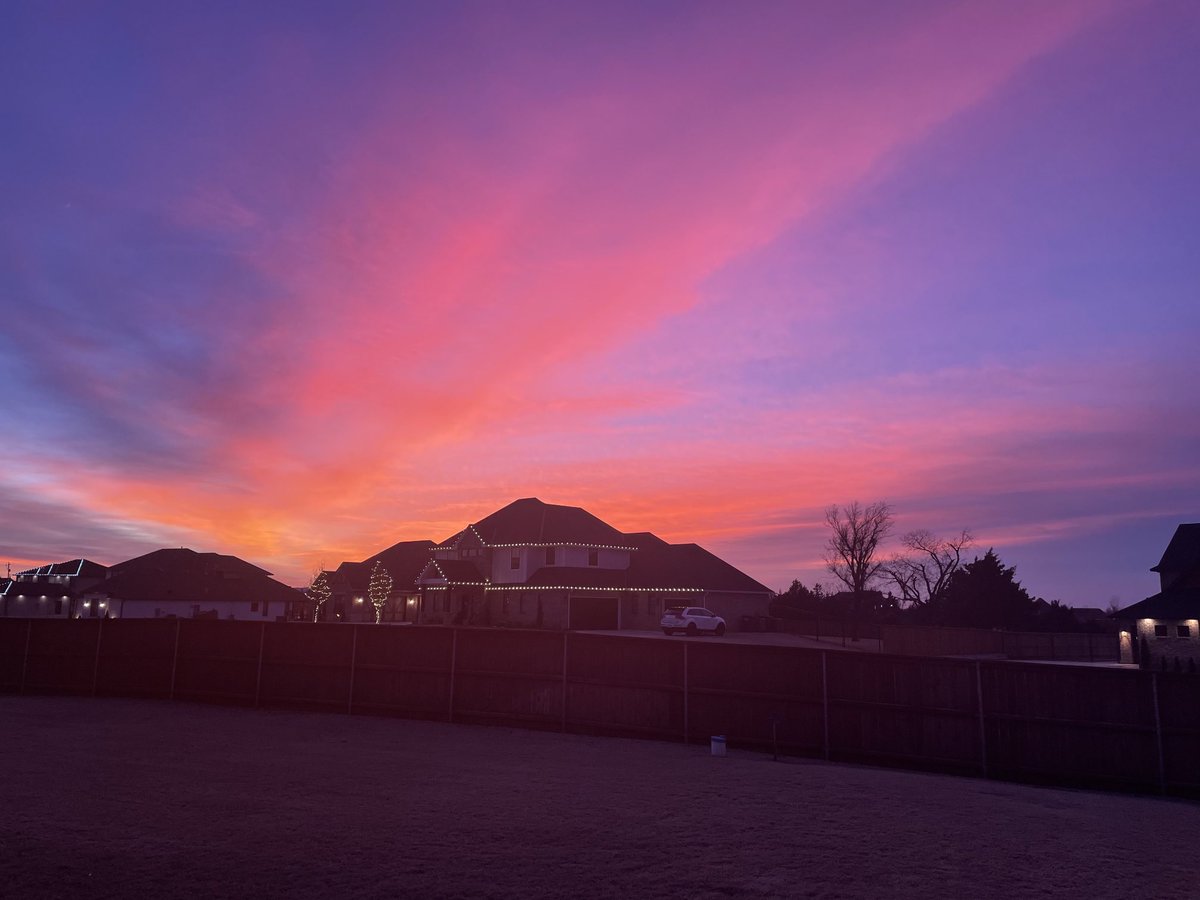 dnelson100's tweet photo. Sun setting on this Christmas 2022. https://t.co/WILwzrARZa