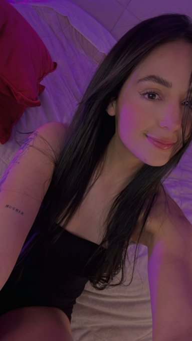 Annie_dreams7 🌼 - Hiii .. what is your name ? 😍 https://t.co/8rZ4K8gEox
