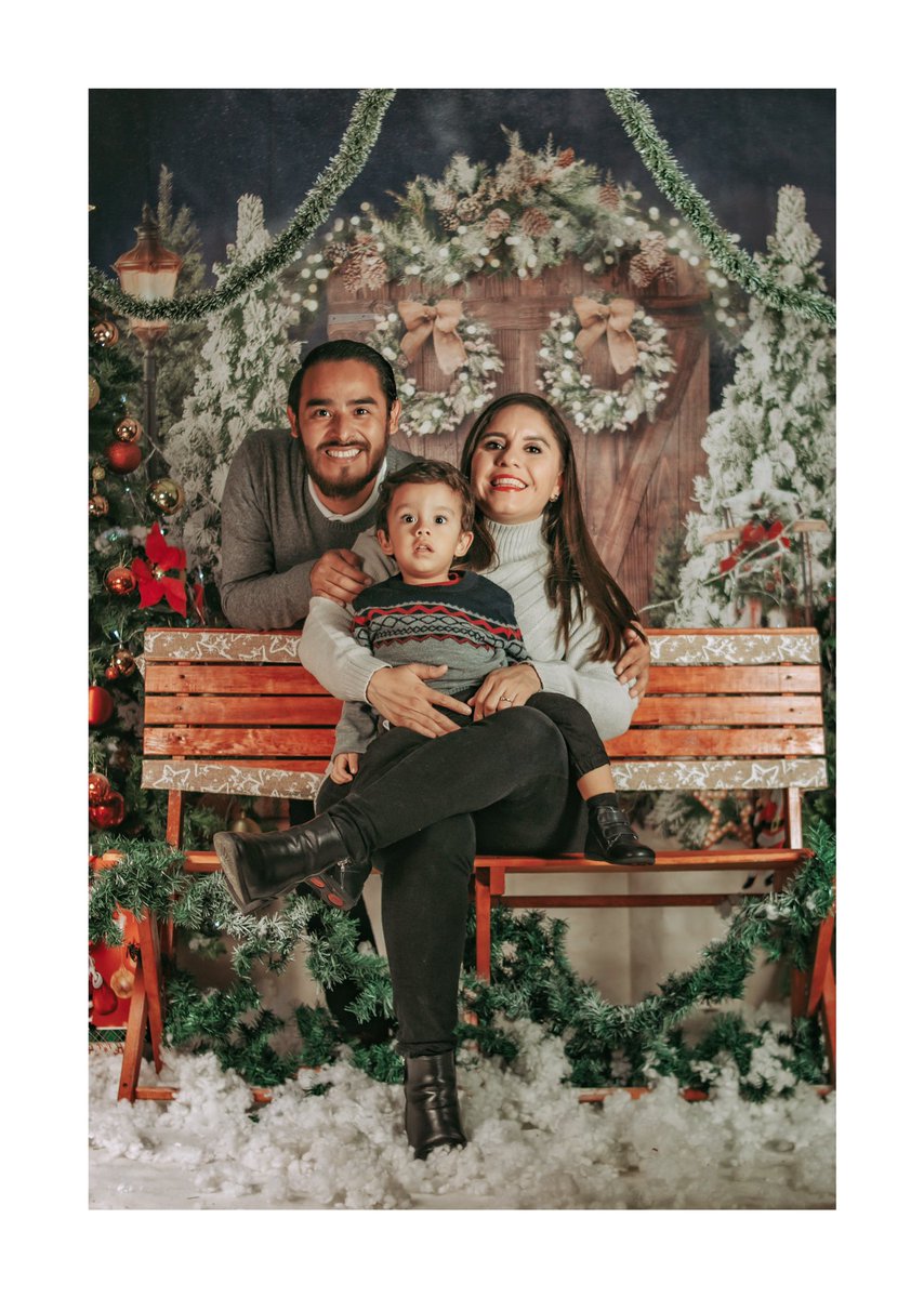 LeduRivera's tweet photo. Que la magia de la Navidad nos permita celebrar, valorar y agradecer lo que tenemos.

¡Feliz Navidad! 
🎄🎁🎅🏼☃️🪅 https://t.co/IW00BVKDzq