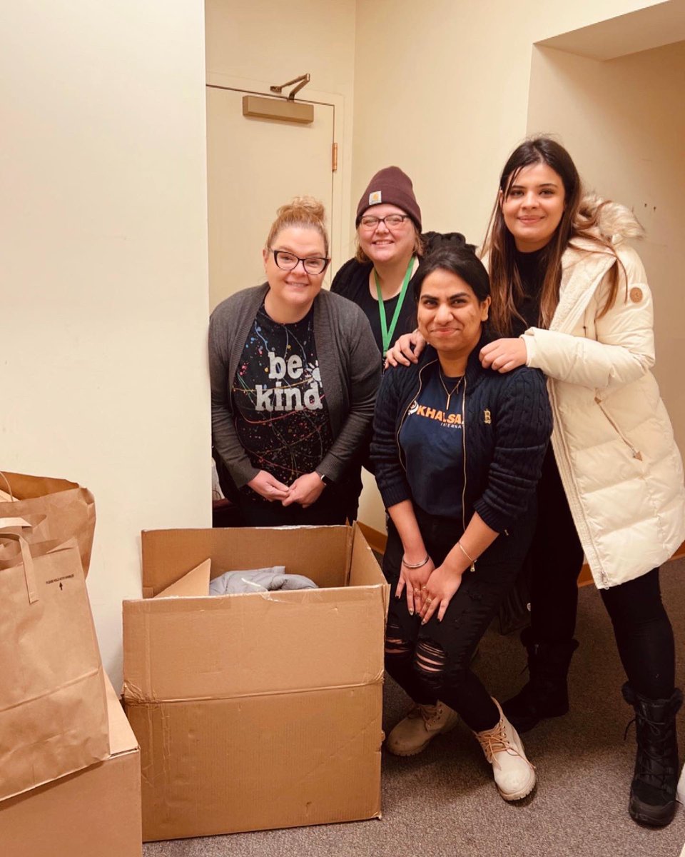 KhalsaAidUSA's tweet photo. Khalsa Aid New York delivered new jackets, warm clothing, gloves, socks and hats, as part of our third annual National Winter Campaign to honor the sacrifice of Mata Gujri ji and Chote Sahibzade. https://t.co/hUmkzK1sIm