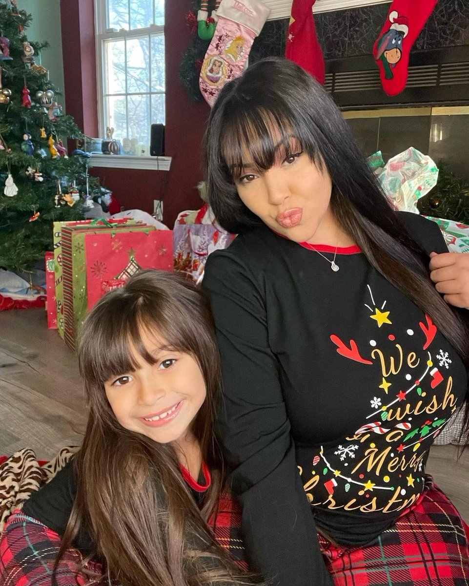 _therealcece_'s tweet image. ℳℰℛℛ𝒴 𝒞𝒽𝓇𝒾𝓈𝓉𝓂𝒶𝓈 🎄❤️🎁😚💋