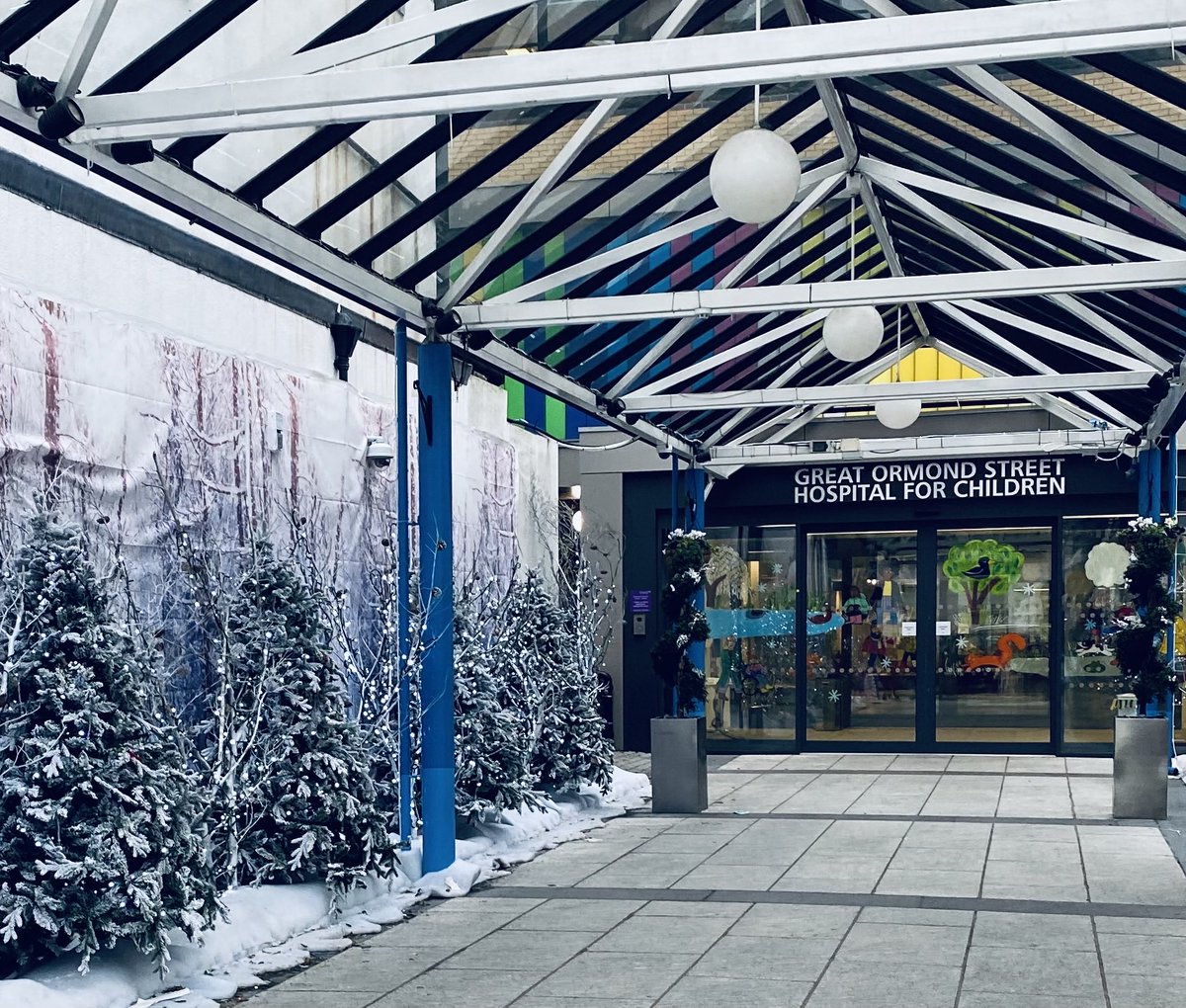 Big thank you to all the amazing staff working this Christmas weekend ⁦<a href="/GreatOrmondSt/">Great Ormond Street Hospital for Children</a>⁩ and to ⁦<a href="/ItsNeverYou22/">It’s Never You Charity</a>⁩ for feeding us today