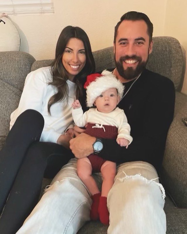 ajMatthysse's tweet photo. Merry Christmas from me and mine to you and yours!!🎁🎄❤️ https://t.co/RwAITxw4gO