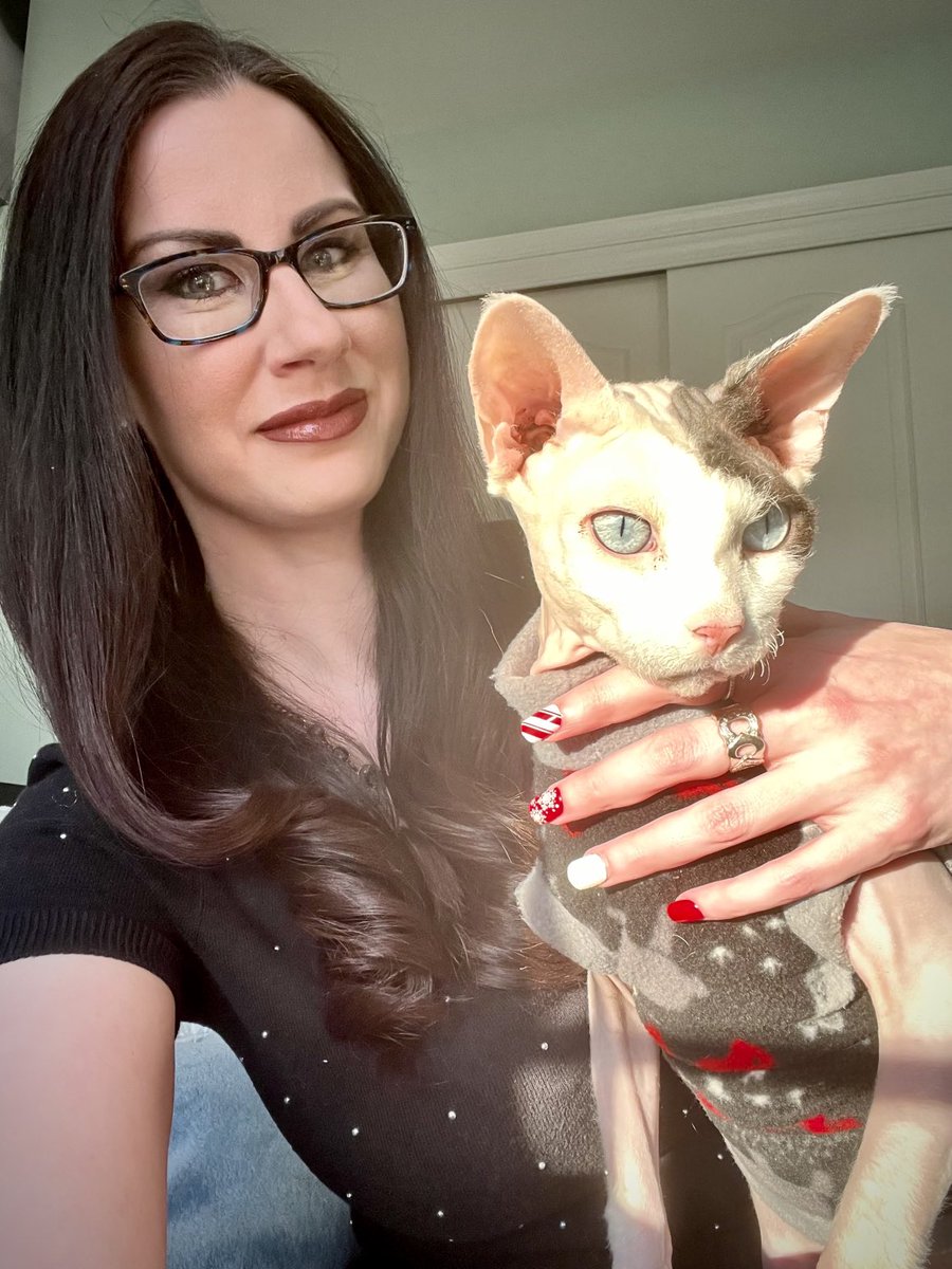 Holmes_EA's tweet photo. Merry Christmas from the grinchy gremlin who refuses to cooperate and take a good holiday photo… https://t.co/PAqEZJFM6N