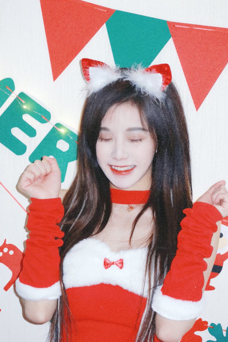shushuwuwu's tweet photo. MERRY CHRISTMAS, christmas catgirl ddd https://t.co/d0pF9xZUlz