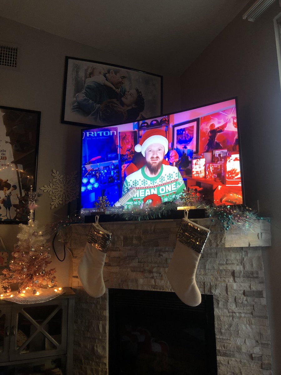 ScreamQueenSel's tweet photo. Watching @KinelRyan live stream while cooking Christmas dinner ๐ฅฐ๐โค๏ธ๐โ๏ธ๐
๐ป #RKOUTPOST #Christmaslivestream https://t.co/1mxW8Gm0Np