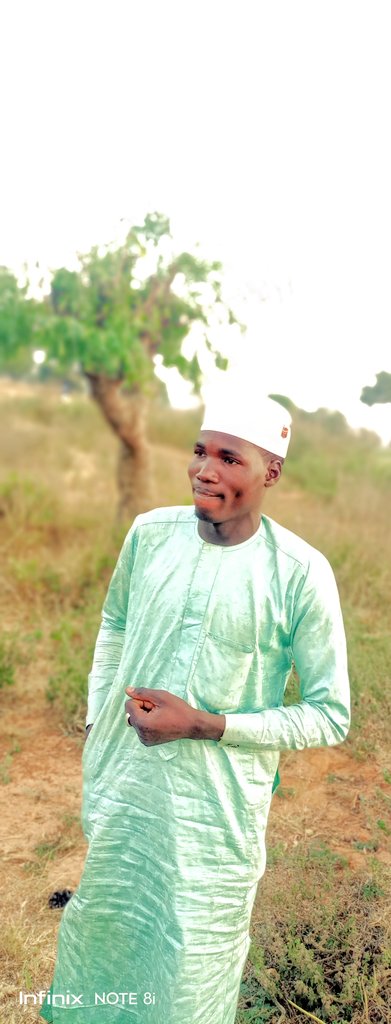 RealRawayau's tweet photo. I feel like living this country but each time I get to the airport, I ask myself " how will Nigeria cope without me? then I'll turn back🤪🤪 https://t.co/TulJ6wddDl