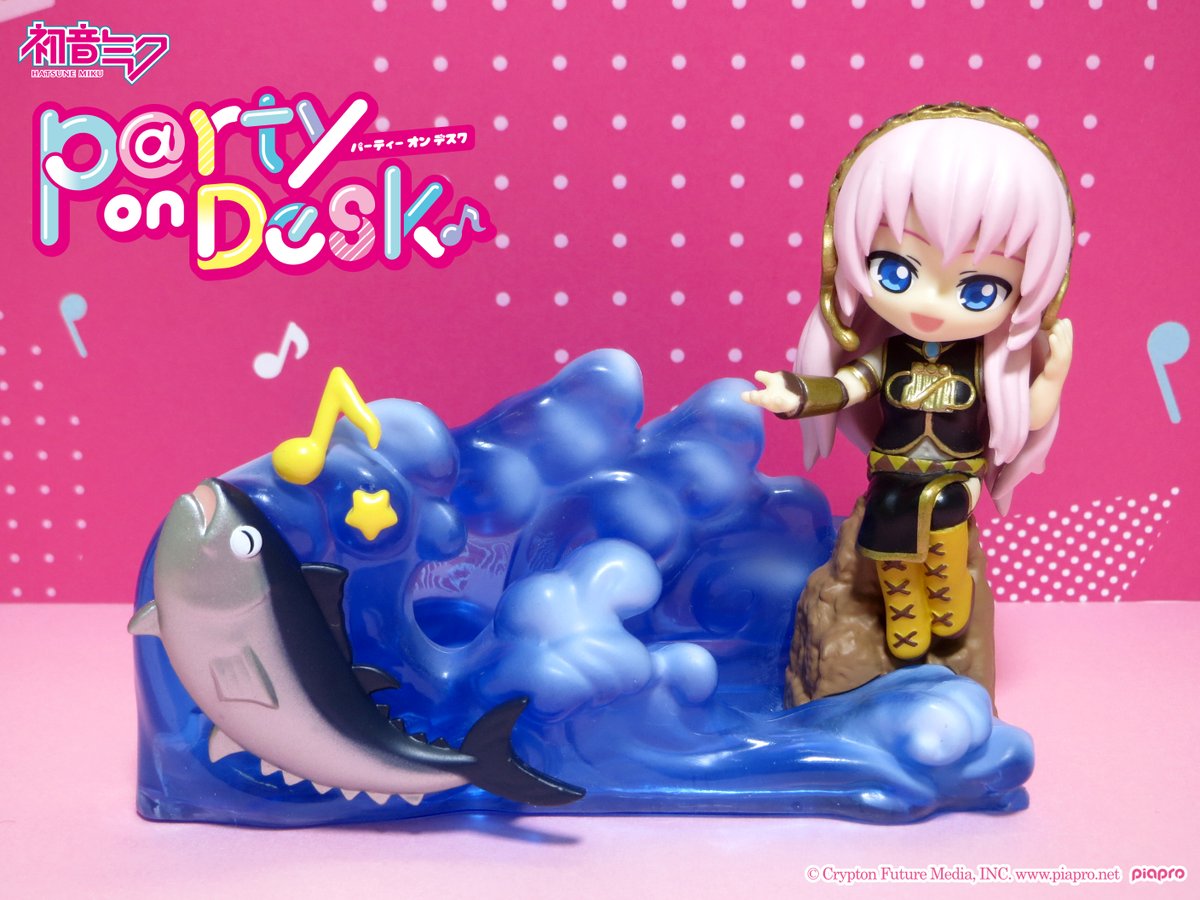 rement_official's tweet photo. 1月30日発売予定【初音ミクシリーズ】 DesQ P@rty on Desk ♪
海辺でマグロと一緒に歌っているルカ。
スマホスタンドとしてはもちろん、メモ帳や付箋も置けるよ!
https://t.co/bVw4uYRK0n
#初音ミク #ミク #ピアプロ #ピアプロキャラクターズ #DesQ #巡音ルカ https://t.co/DHc4g3xA9x