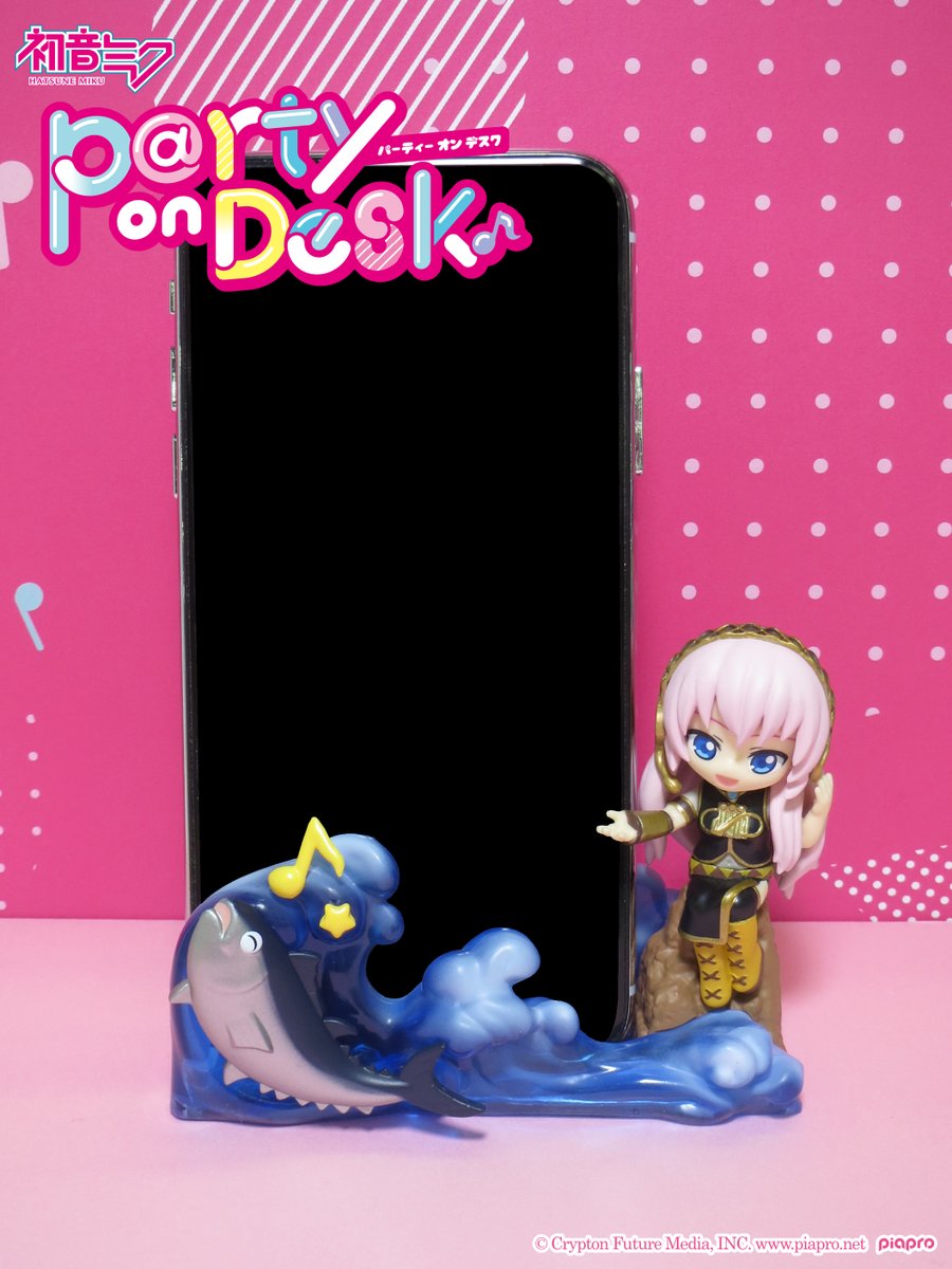 rement_official's tweet photo. 1月30日発売予定【初音ミクシリーズ】 DesQ P@rty on Desk ♪
海辺でマグロと一緒に歌っているルカ。
スマホスタンドとしてはもちろん、メモ帳や付箋も置けるよ!
https://t.co/bVw4uYRK0n
#初音ミク #ミク #ピアプロ #ピアプロキャラクターズ #DesQ #巡音ルカ https://t.co/DHc4g3xA9x