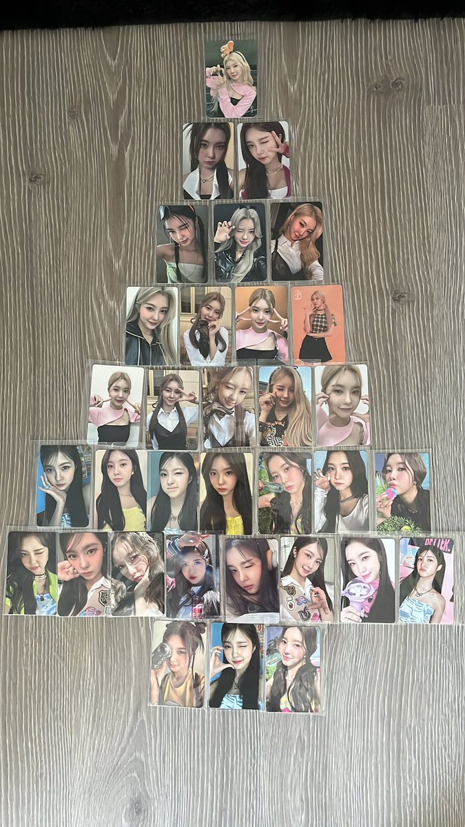 Just showing my Dayeon photocard Christmas tree before Christmas time is over🎄☺️ #dayeon #kep1er