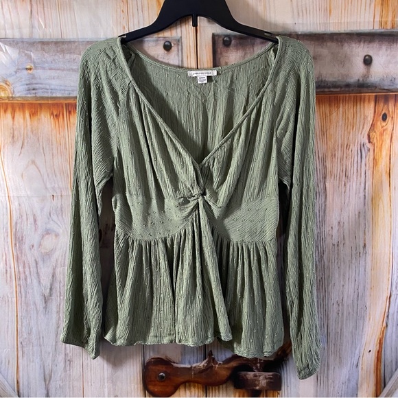 poshfever's tweet photo. So good I had to share! Check out all the items I'm loving on @Poshmarkapp from @cathy_rani #poshmark #fashion #style #shopmycloset #naturespurest #everly #americaneagleoutfitters: https://t.co/Zex5pbndG9 https://t.co/oZ92ymjYow