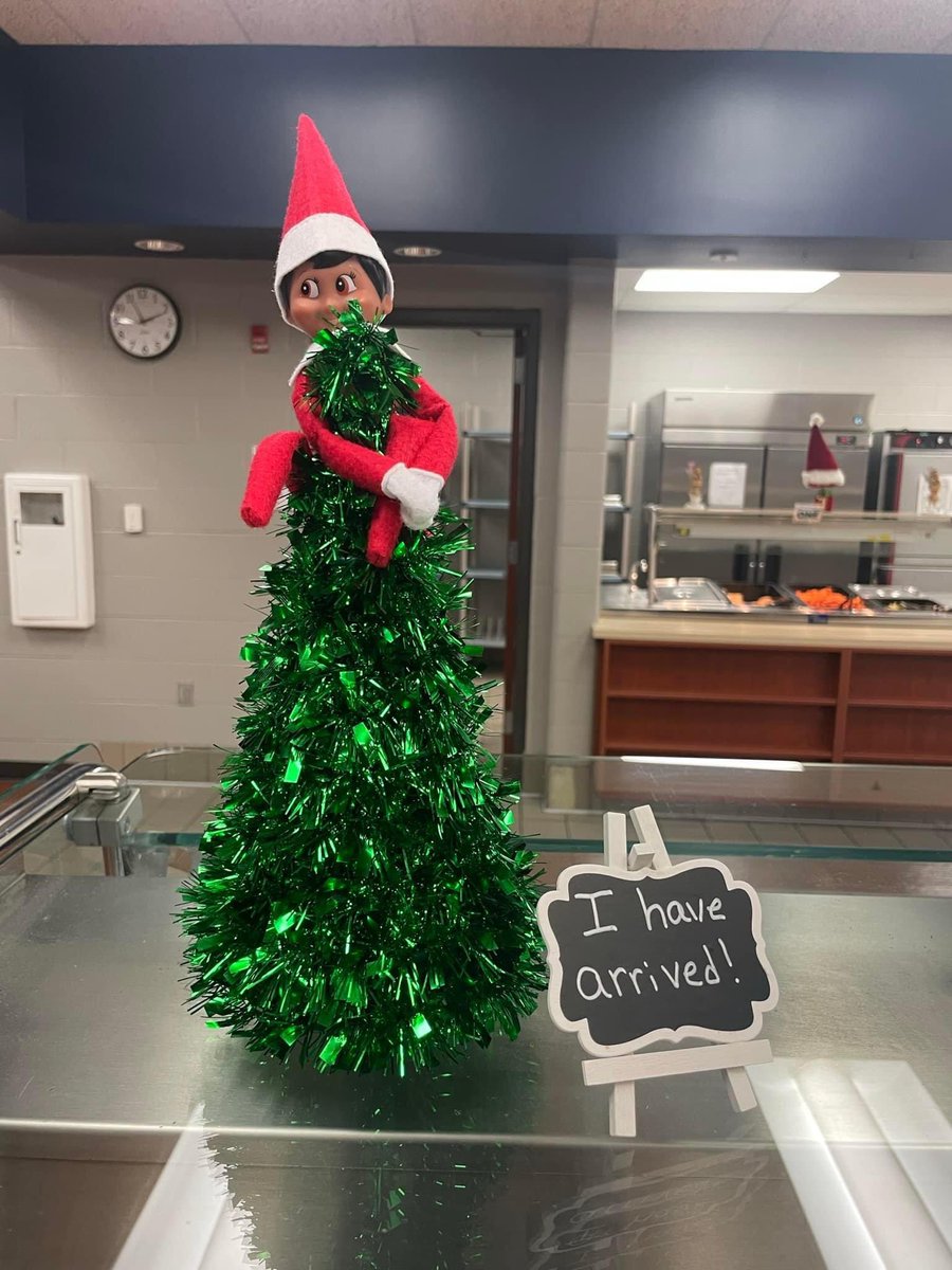 LNEagleCafe's tweet photo. See you next year Elfie! https://t.co/rdd95H5O1R