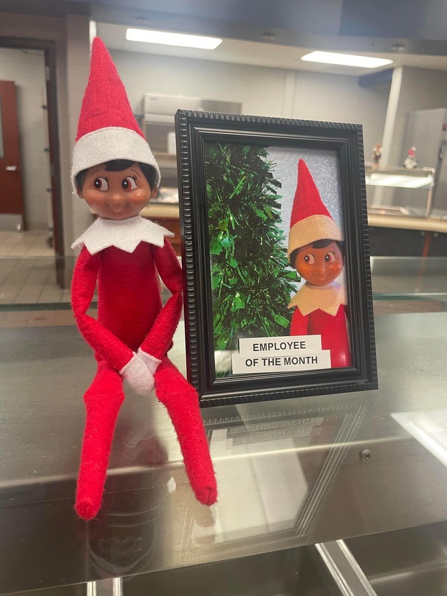LNEagleCafe's tweet photo. See you next year Elfie! https://t.co/rdd95H5O1R