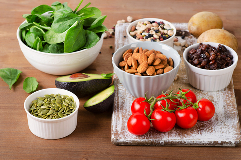 LoriShemek's tweet photo. A recently published study shows that increasing potassium and lowering sodium may have a cognitive benefit.

What you put into your body directly impacts how you feel and other aspects of your health, including cognitive function.

https://t.co/LPL59gs4oo

#brainhealth https://t.co/jkZ6Ar0z2I