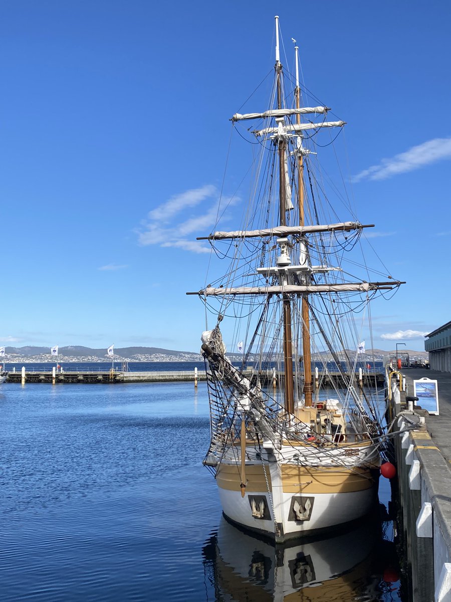 MemoryandWit's tweet image. Glorious Hobart: wonderful weather for buildings and boats accompanied by the bells of St David’s. Boxing Day bliss.