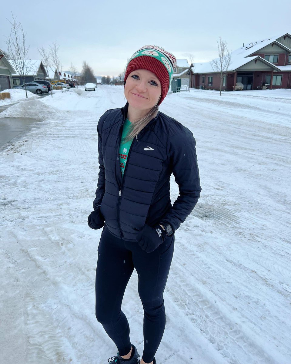 kaeloni_neville's tweet photo. Happy Holidays and merry miles!
#runmerry #merrymiles https://t.co/h96AOK2CT2