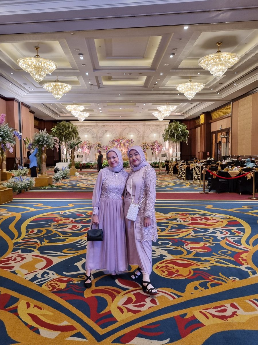 risnaane's tweet photo. Fby's wedding 💜 https://t.co/iXfZhA4kxW