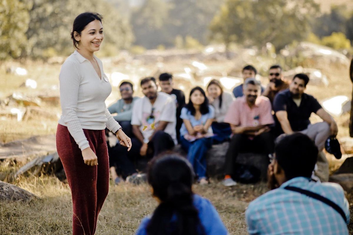 projectbatauli's tweet photo. We all have a story to tell ❤️
and at spandan we had an amazing story session with eager listeners.
😇
#spandan2022 #projectbatauli #batauli #storytelling #villagefest #stories #villagelife #naturelife https://t.co/9MiwqbMhxS