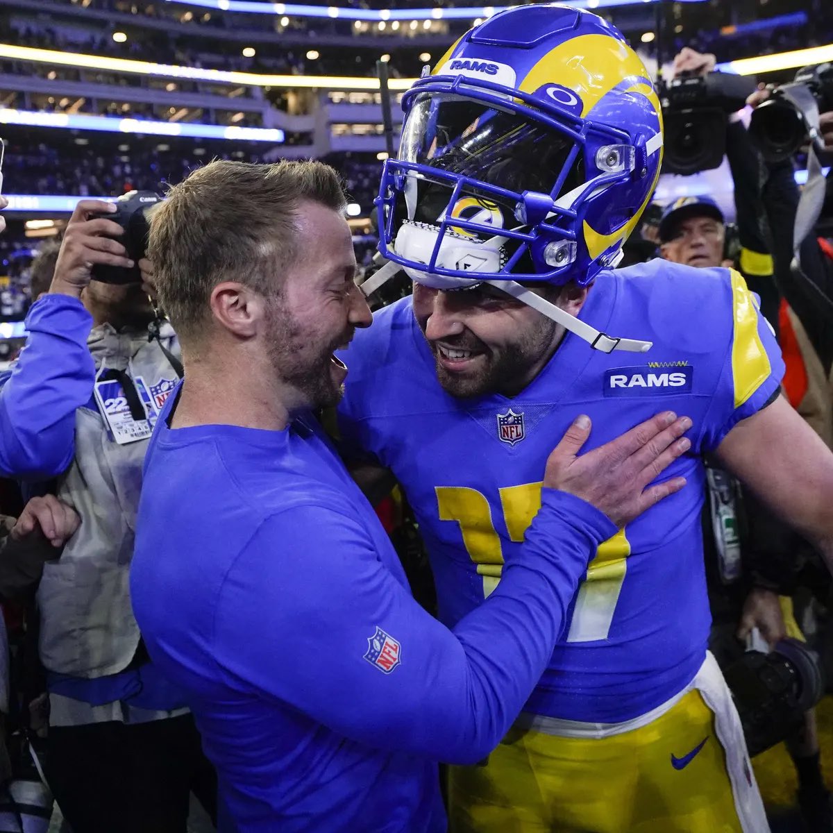 TheSabatore's tweet photo. Baker Mayfield has another Great performance today for Sean McVay and the Rams. Mayfield throws 24/28, 85.7 Comp. Pct, 230 yard's 2 TD'S. Good system with a good Coach calling the plays makes a difference, 💯 BoomerSooner 💫🙌🏈 https://t.co/ZtMmQPQrGW