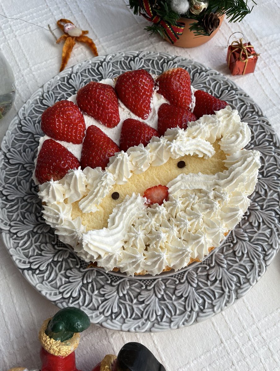 tamamin005's tweet photo. クリスマスは終わっちゃったけど、毎年作るサンタケーキ。
簡単なのに見映えするから好き笑 https://t.co/7Or0RQIYjK