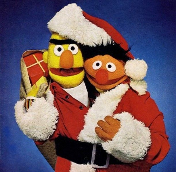 metaldaveh's tweet photo. #MuppetChristmas #BertandErnie #Kermit #MissPiggy https://t.co/1V8iqRM218