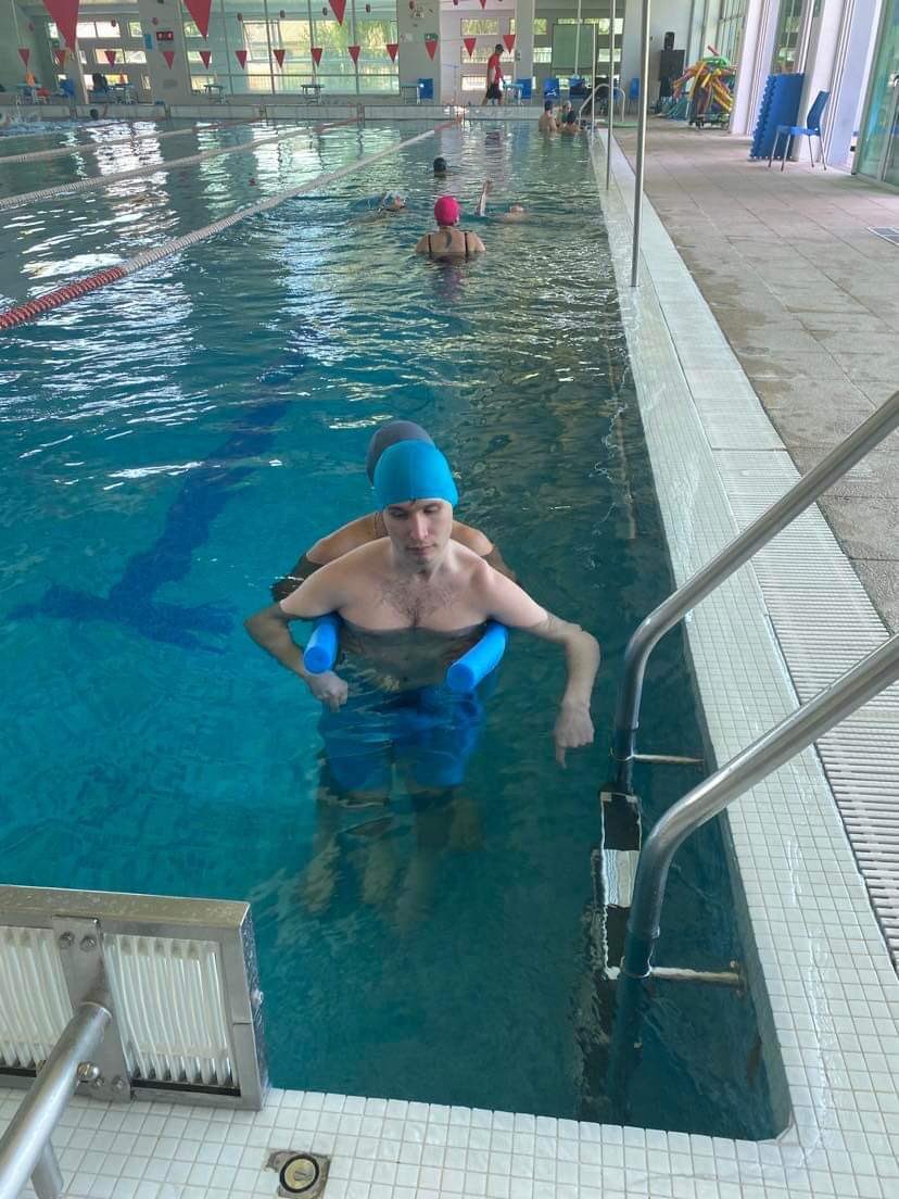 KokeAndres_'s tweet photo. Hace mucho que no les hablo/escribo sobre mi y como voy evolucionando en mi rehabilitación 😅.
Bueno, aquí les muestro unos pequeños archivos de como estoy.., https://t.co/pbLPLzSp6q