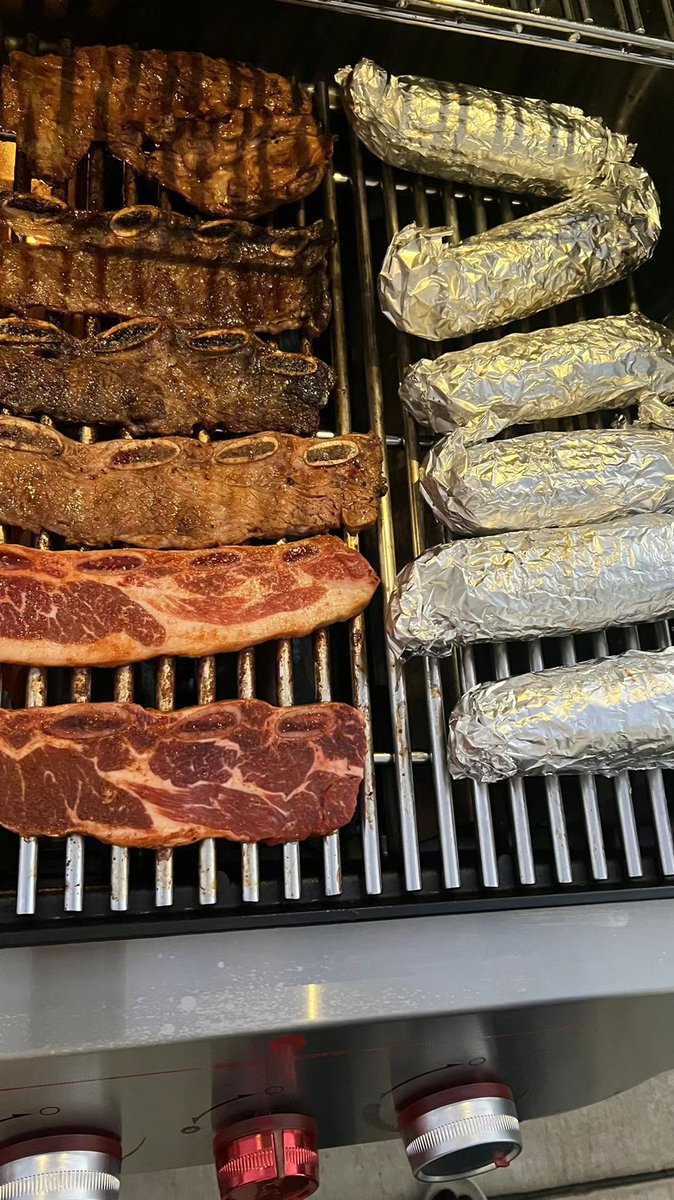 shenwujiangjun's tweet photo. 连续两天的大餐[得意]
中西合餐[色]
㊗️：亲们圣诞节快乐🎁🎄🎄🎅🤶 https://t.co/G9qDAf4lod