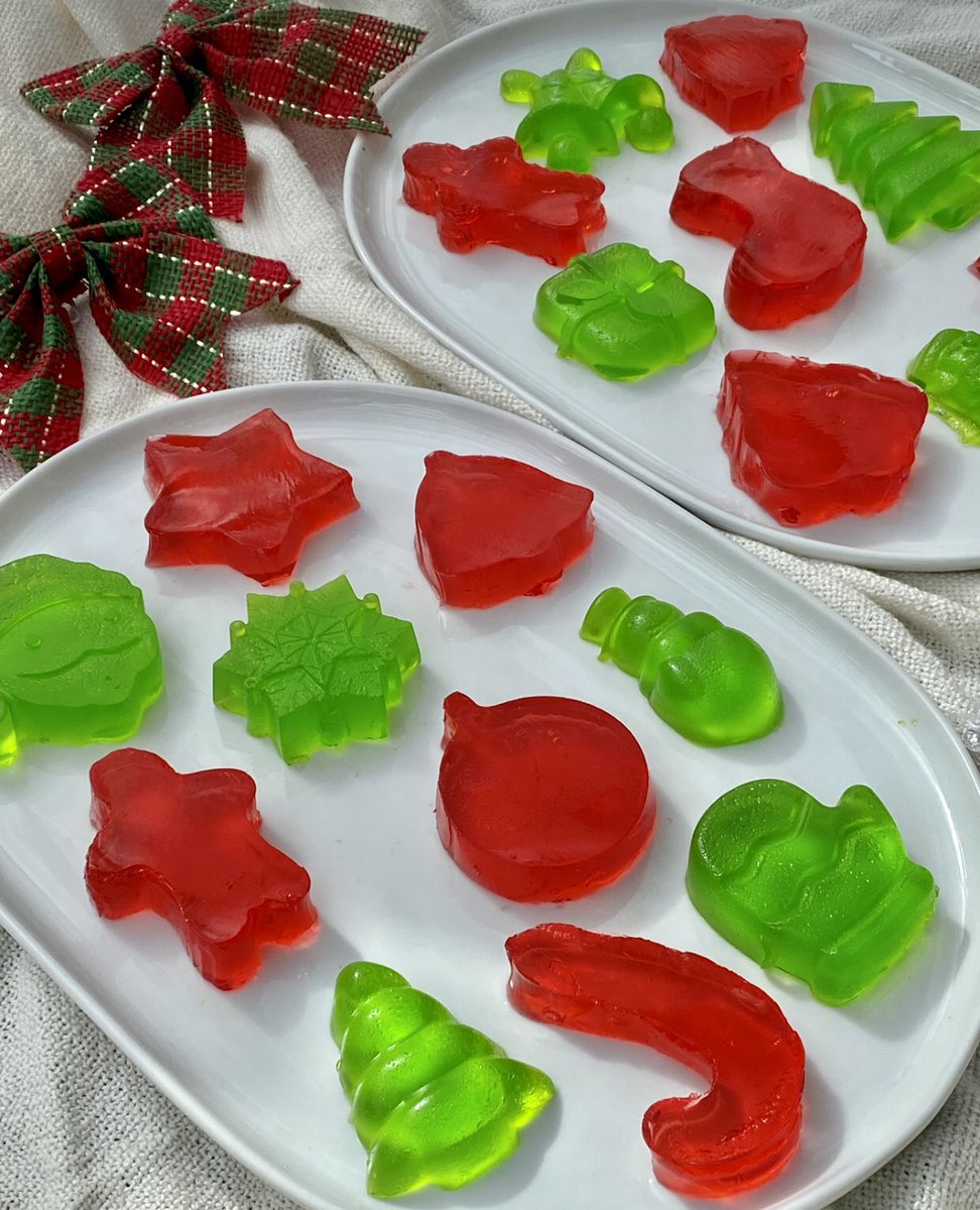 Finger jello (Christmas jelly) - recipe at 3catsfoodie.com #jelly #jello #christmas #xmas #summerfood #christmastreats #christmasidea #funfood #fun