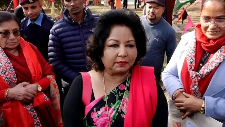 शेरबहादुरले ले जिते डडेलधुरावासी सिहंदरबार त फिलिली छिर्न पाउॅंछन् भन्थिन,आफैँ जान नपाउने भैन खुच्चिङ ! 😂😂