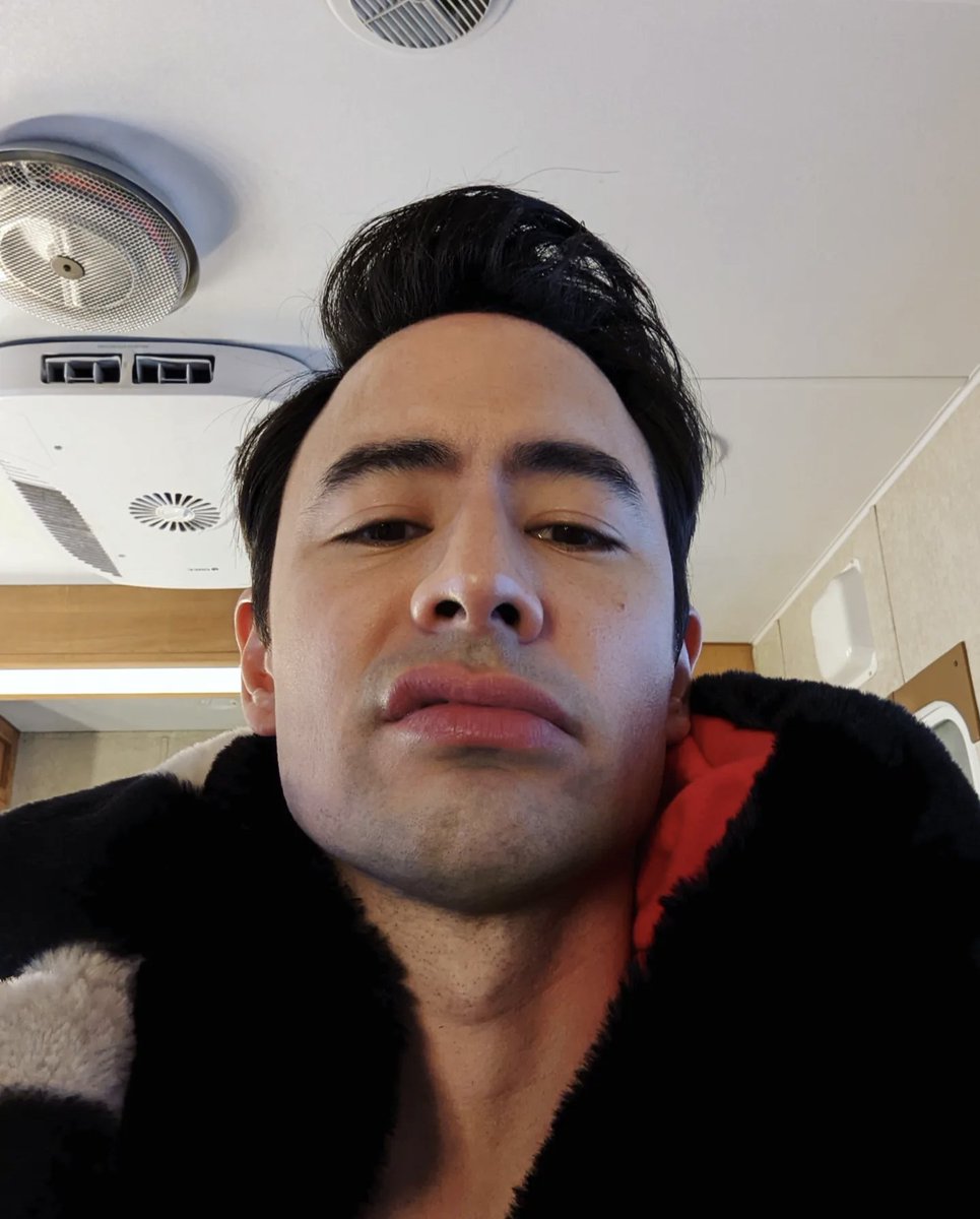 Here's Tad doing his best to wish everyone a very happy Falling For Christmas.

#FallingForChristmas <a href="/netflix/">Netflix</a>