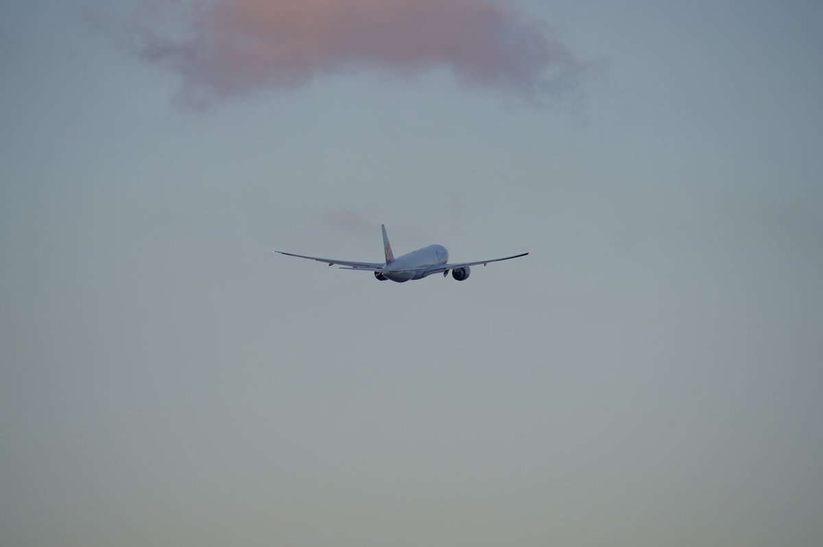wwhsiang's tweet photo. おはようございます☀
#cargo #boeing777 #takoff https://t.co/my6NvADd6M