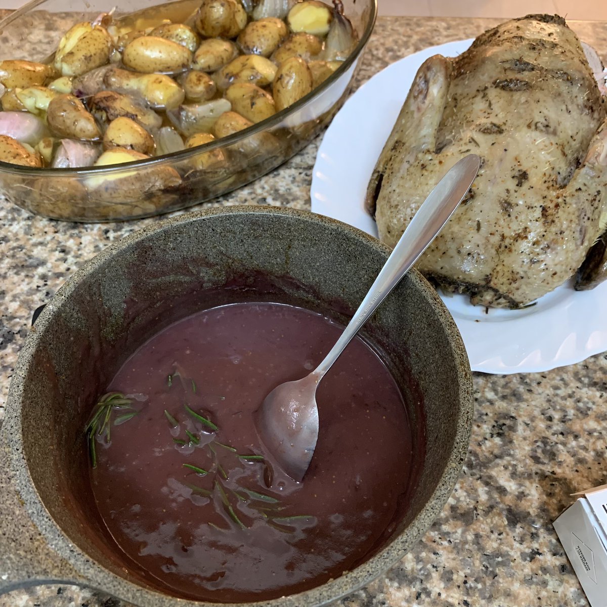 kooshal10's tweet photo. Christmas Dinner 🥘🎄 https://t.co/p2SbQAbixV