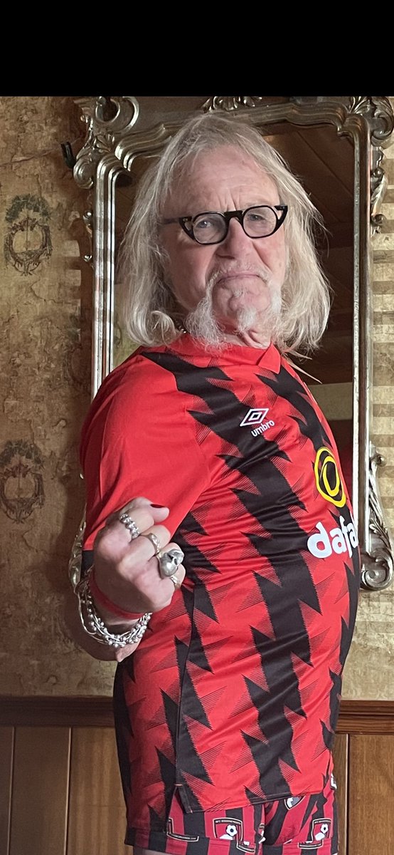 studioantiques's tweet photo. Guess What IGot ?? 😂🤣😁❤️🍒❤️👍🏻🍒 Thank You Sally 🍒😘 @afcbournemouth @BillFoleyHockey @richardbranson @kcb49 @SteveFletcher33 @travelchannel @michaelb4jordan #StoreageWars #BaggageBattles https://t.co/me0WythQl7