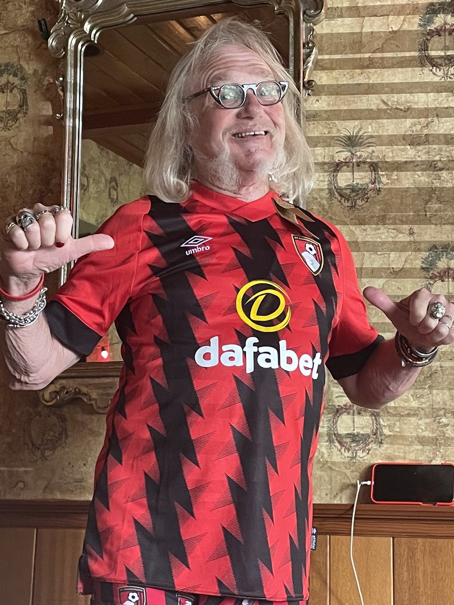 studioantiques's tweet photo. Guess What IGot ?? 😂🤣😁❤️🍒❤️👍🏻🍒 Thank You Sally 🍒😘 @afcbournemouth @BillFoleyHockey @richardbranson @kcb49 @SteveFletcher33 @travelchannel @michaelb4jordan #StoreageWars #BaggageBattles https://t.co/me0WythQl7