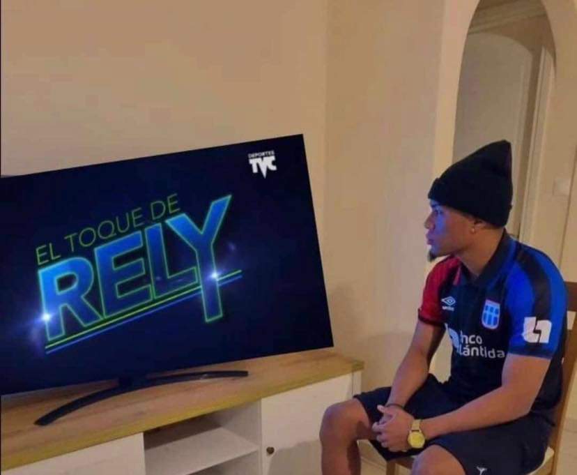 Julyme5901211's tweet photo. Viendo el toque de Rely😍🇳🇱💪🏻 vayan todos a verlo por canal 5.✌️🇳🇱💪🏻😎

#DaleLeòn #SomosOlimpia #ToqueDeRely https://t.co/YejbKgWOrk