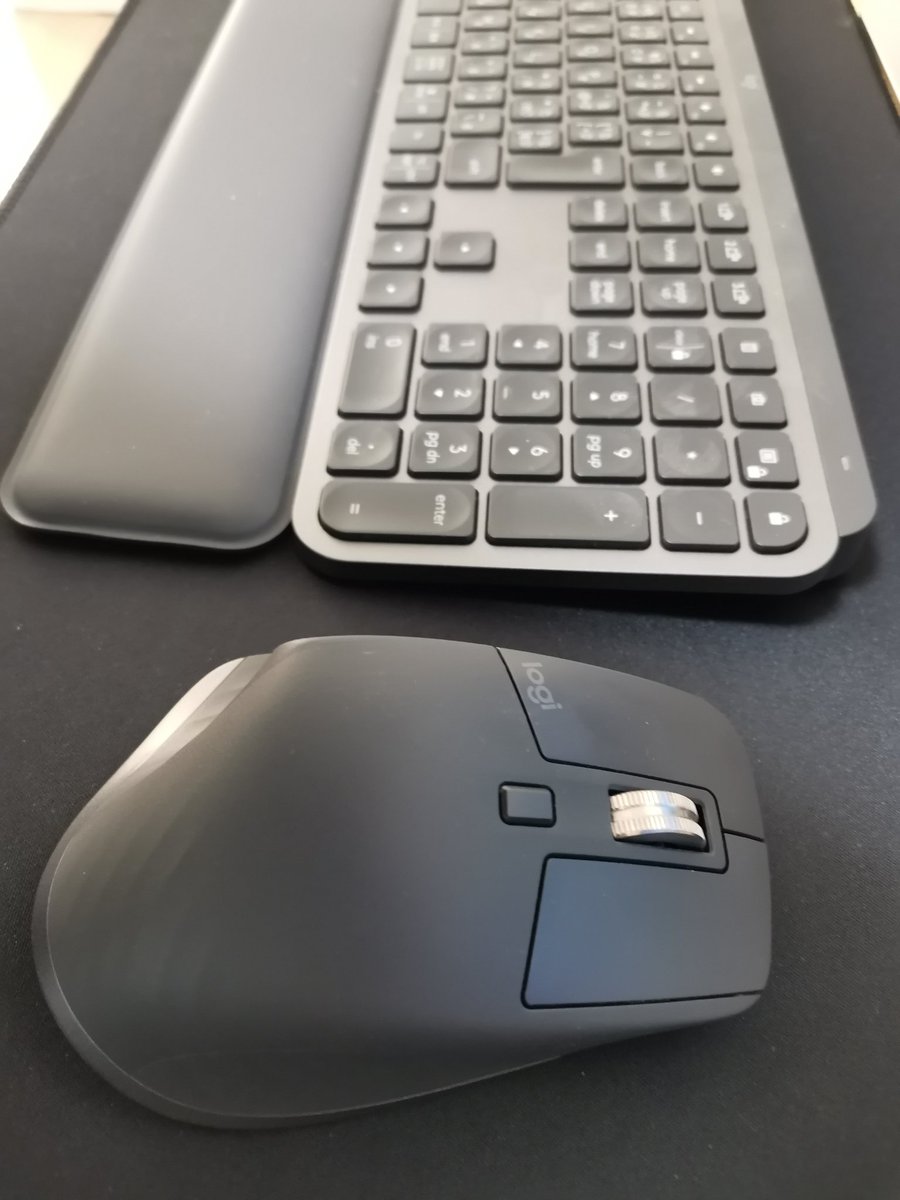 Koga_miyata_'s tweet photo. 在宅ワークが捗る組合せ😊
#Logicool
#Logicoolmx
#kx800
#mxmaster https://t.co/NulABacA4z
