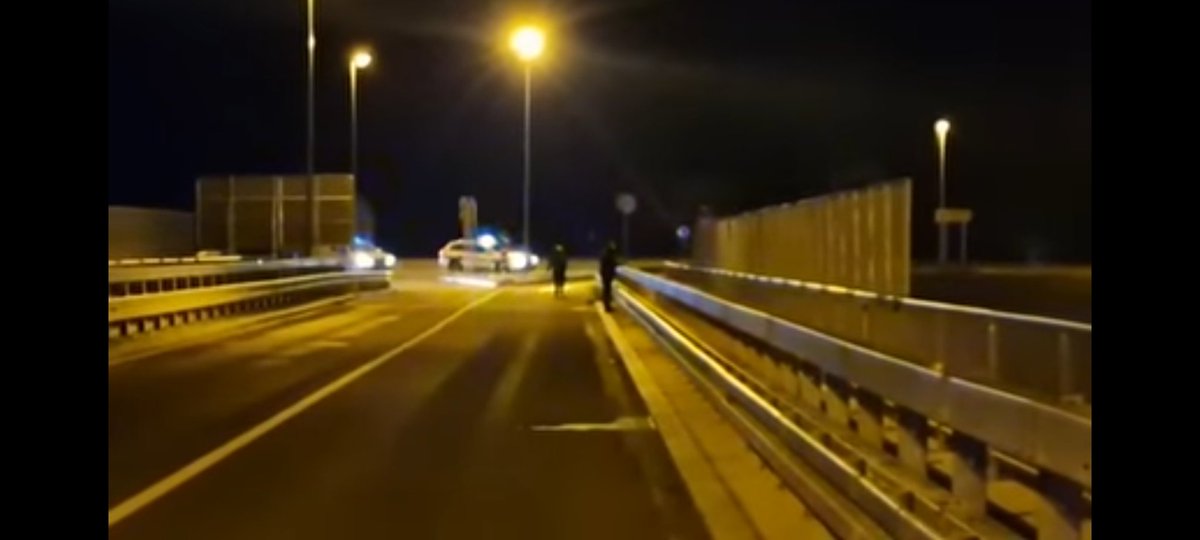 JelenaMKandic's tweet photo. #Pirot #GradskaHronika #SaLicaMesta #PlusOnline
Ekološki incident sa cisternom amonijaka kompanije #ZorkaElixir u okviru źelezničke kompozicije kod petlje #Sopot.
https://t.co/U0EdvFmUnT https://t.co/9c82z83O7E