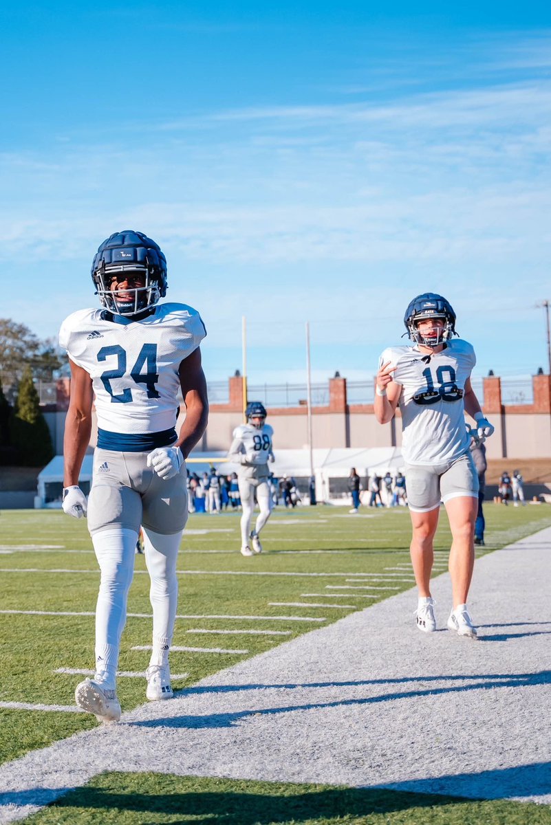 Getting ready for our bowl game in a couple of days ‼️⏳#JET #GATA #Camelliabowl