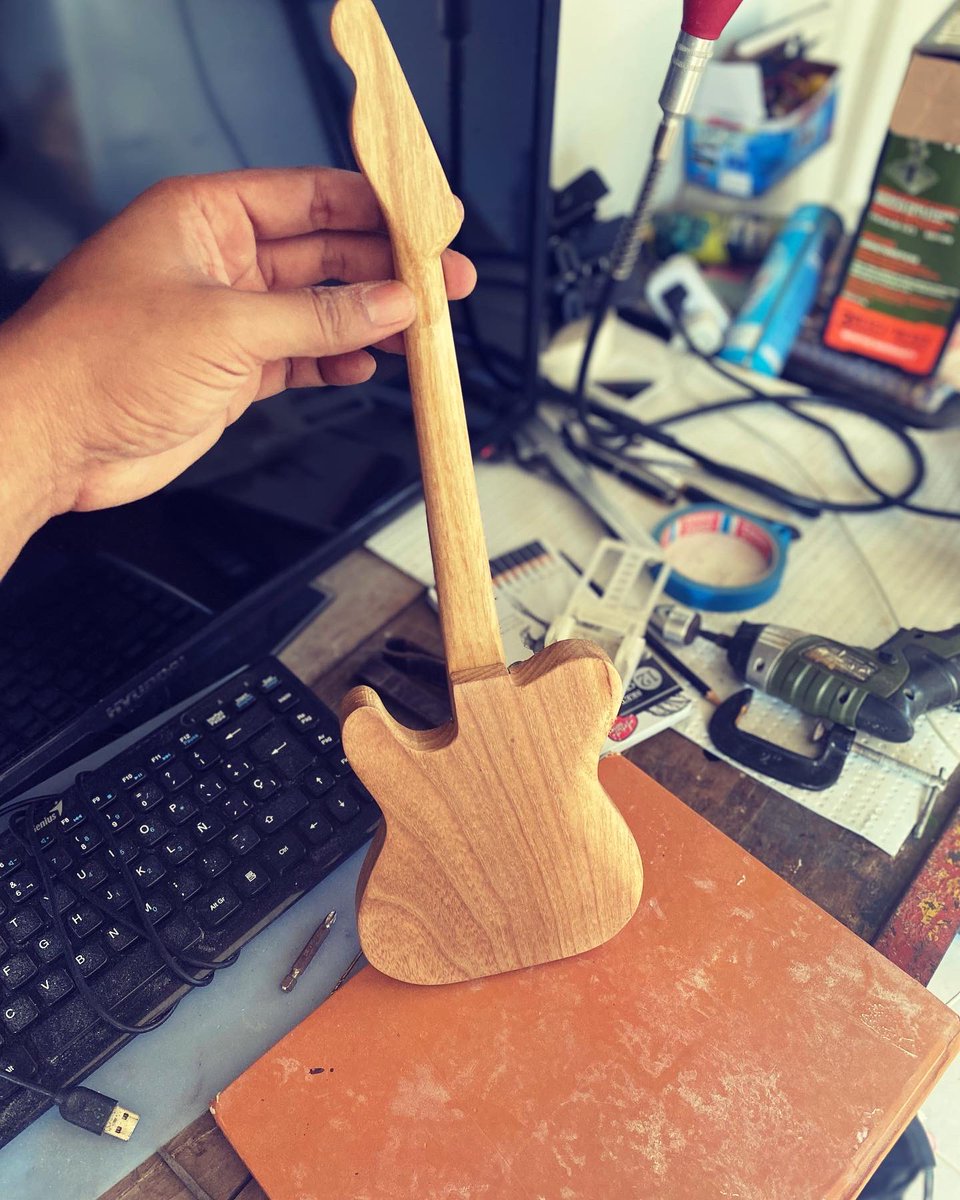gabspath's tweet image. Así llevo el proyecto de guitarra #telecaster a escala #routercnc #3dprint