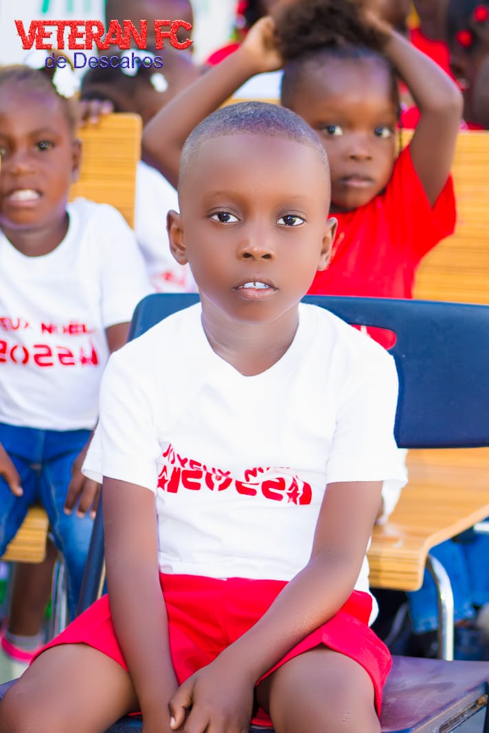 RoobensJoseph3's tweet photo. Reïnaldo Auguste souhaite à tous ses amis Un Joyeux Noël 2022 et Une bonne heureuse année 2023! @ArtibonitoInfos @Radio_Metronome https://t.co/og0C8H5rpc