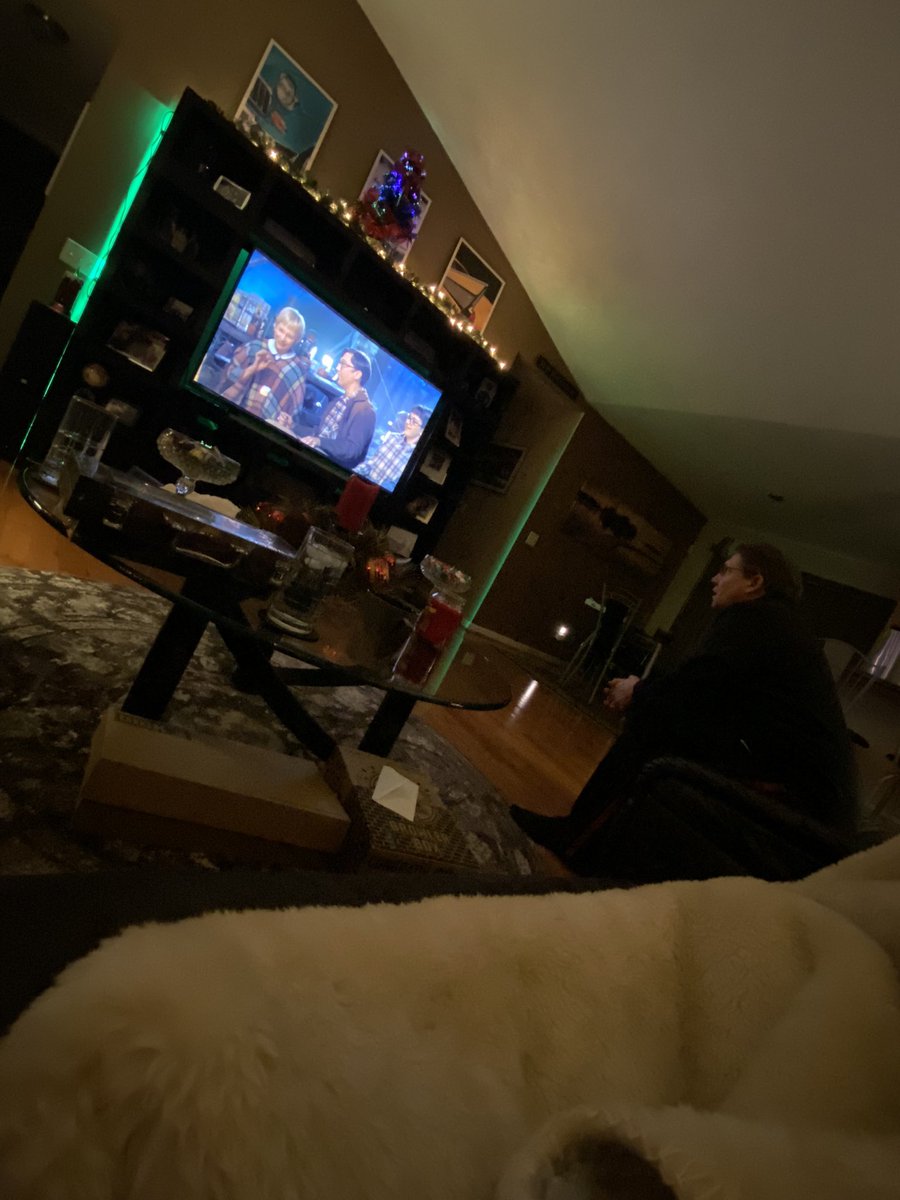 agl_444's tweet photo. @MarkHarrisNYC my dad, a notorious movie sleeper, was fully engaged the entire runtime tonight https://t.co/FbRYyWSqWi