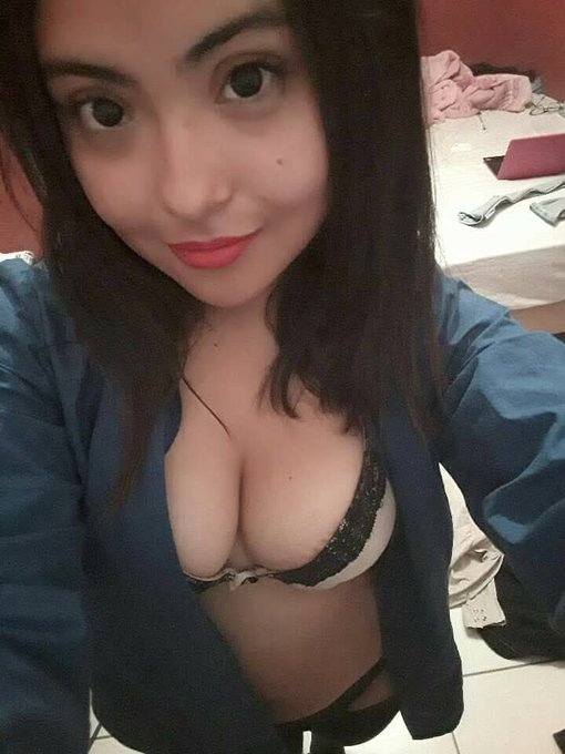 BalvanedaGarci1's tweet photo. Si quieres ver como me baño dale rt a mi pokemon 😘 te molesta que sea pobre? https://t.co/mholagfvM1
