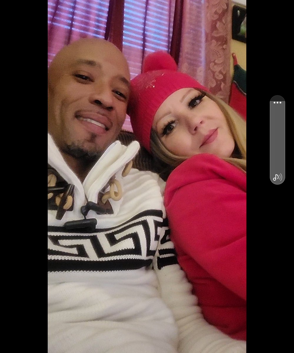 scounmusic's tweet photo. 25th Christmas on the 25th day of Decemberโค๏ธ
Happy Holidays from $Scoun and #QueenDeusah https://t.co/4A7h2uJbru