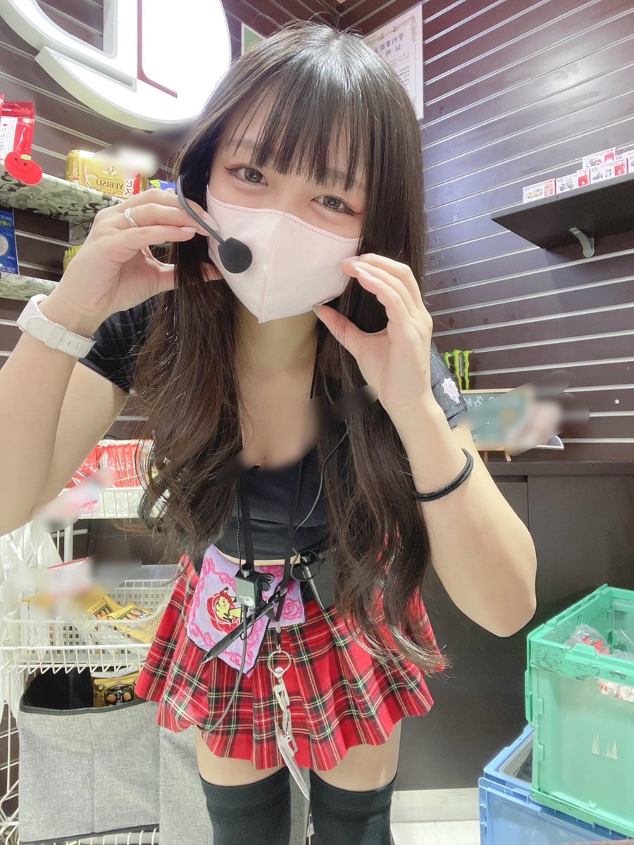 ななかやで🐼 久々の制服嬉しくて2枚写真載せちゃう😏 やっぱこれが