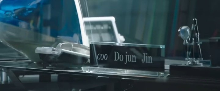 jieunlostsister's tweet photo. my favorite scenes, dojun's belongings is still on his office. i personally touched seeing that old computer is still there 🥲 and ha inseok surprise appearance, he's so loyal to dojun even after all the unfortune that he faced 😭
#RebornRich #RebornRichEp16 https://t.co/BSwAa5QLKp